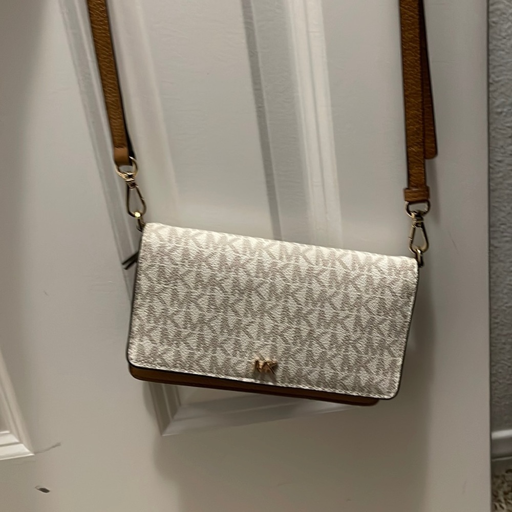 Michael Kors mini wallet crossbody